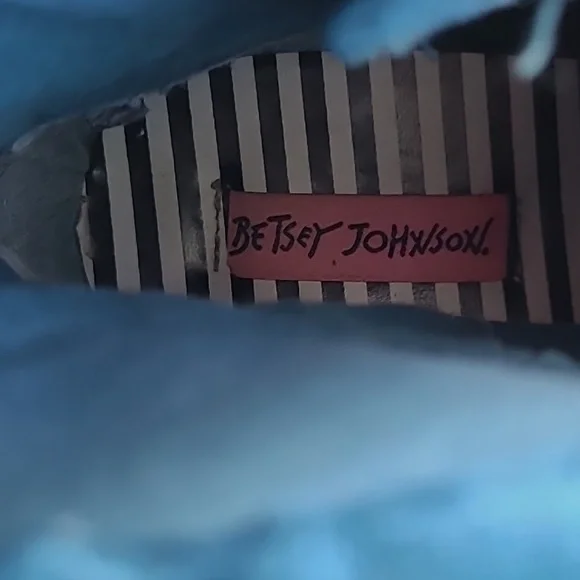 Women's Betsy Johnson Embroidered Laced Boots - Picture 4 of 12